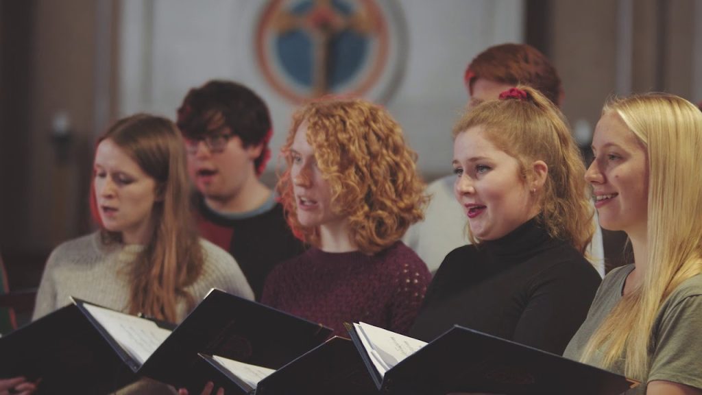 Media Vita - Kerensa Briggs (with The Chapel Choir of Pembroke College)